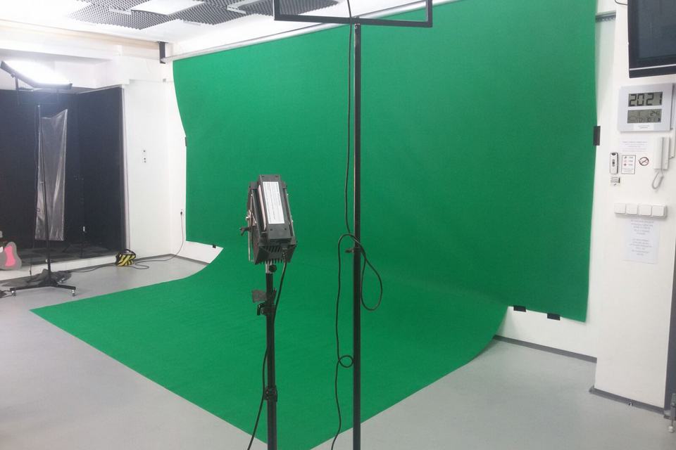 Greenscreen šíře 6 m pro klíčování videa ve fotoateliéru Chodov